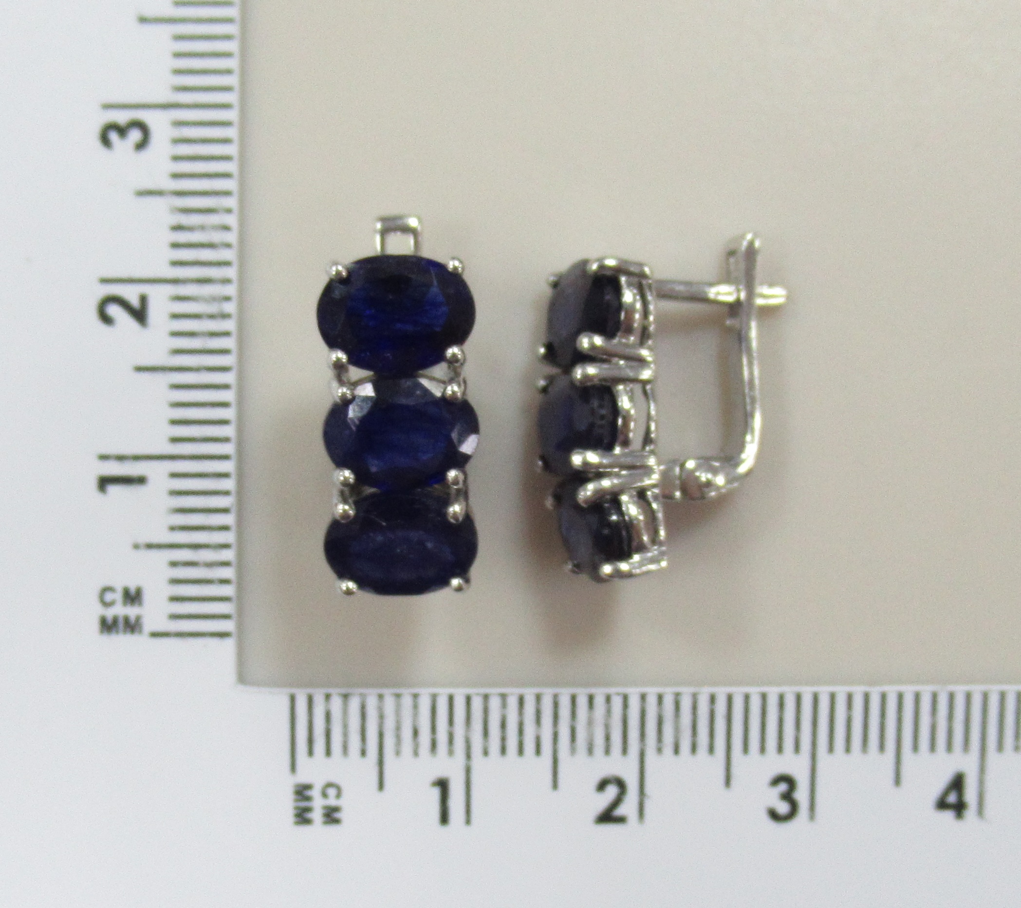 Серебряные серьги с сапфирами